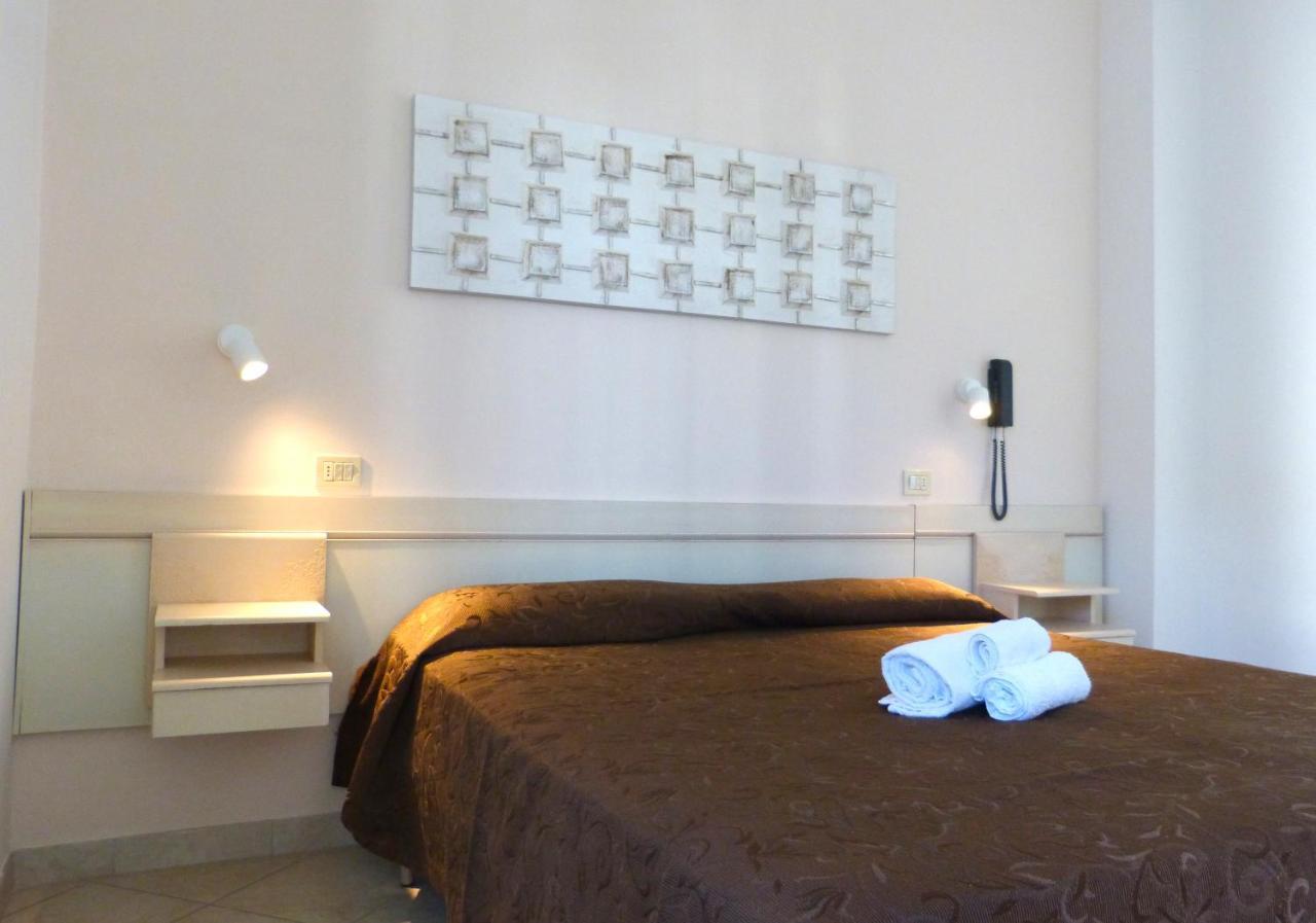 Hotel D'Annunzio Католика Екстериор снимка