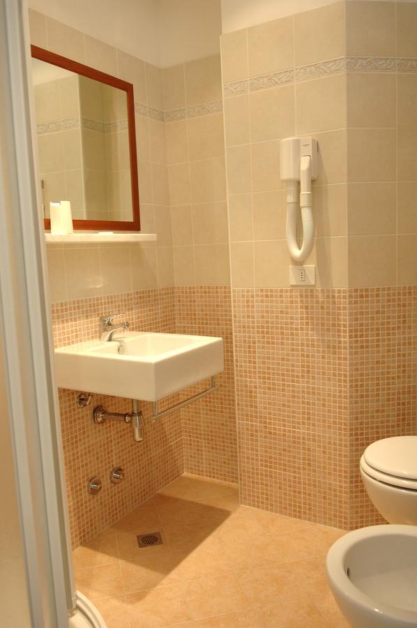 Hotel D'Annunzio Католика Екстериор снимка