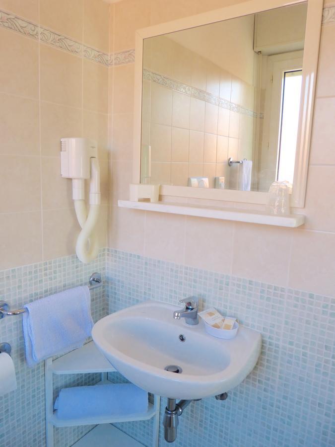 Hotel D'Annunzio Католика Екстериор снимка