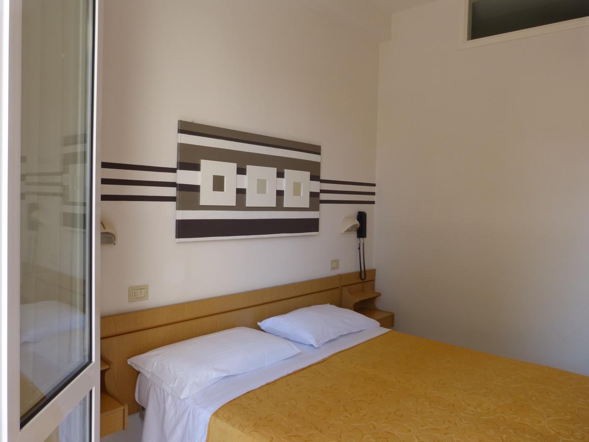 Hotel D'Annunzio Католика Екстериор снимка
